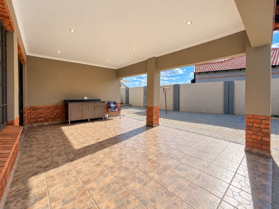 3 Bedroom Property for Sale in Waterkloof East North West